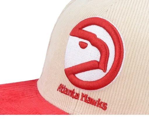 Online Mitchell & Ness Atlanta Hawks Team Cord Off White/Red Fitted - Beige