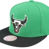 Sale Mitchell & Ness Chicago Bulls Core Basic /Black Snapback - Green