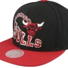 Snapback-Mitchell & Ness Chicago Bulls Crooked Path Snapback - Black