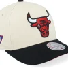 Adjustable-Mitchell & Ness Chicago Bulls Pinch Pro Crown Off White/Black A-frame Adjustable -