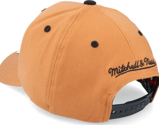 Adjustable-Mitchell & Ness Hatstore Exclusive x Chicago Bulls Camel Leather Logo -