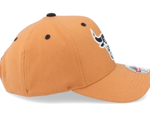 Adjustable-Mitchell & Ness Hatstore Exclusive x Chicago Bulls Camel Leather Logo -