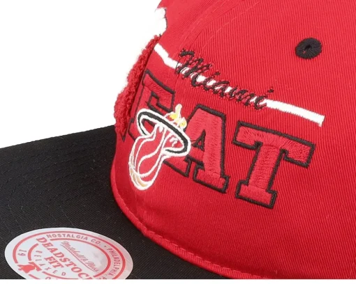 Outlet Mitchell & Ness Miami Heat Varsity Letter /Black Snapback - Red