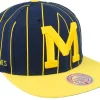 Snapback-Mitchell & Ness Michigan Wolverines Team Pin Navy/Yellow Snapback - Blue