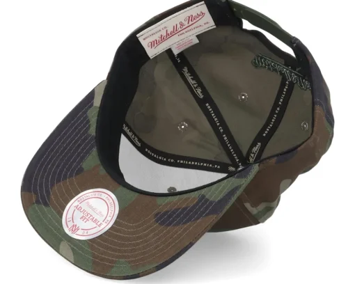 Snapback-Bearded Man Retro Logo Script Patch Camo Snapback -